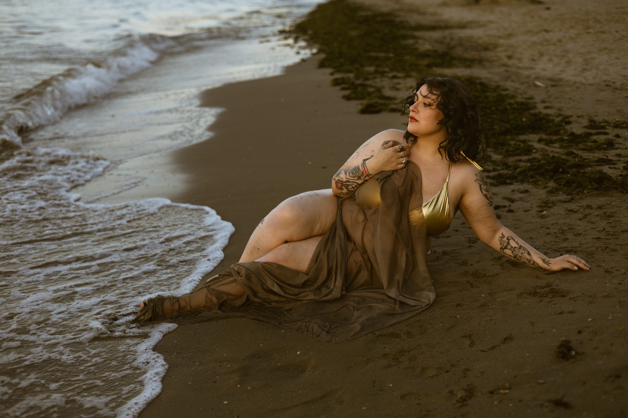 Servizio fotografico boudoir outdoor con in natura romantica
